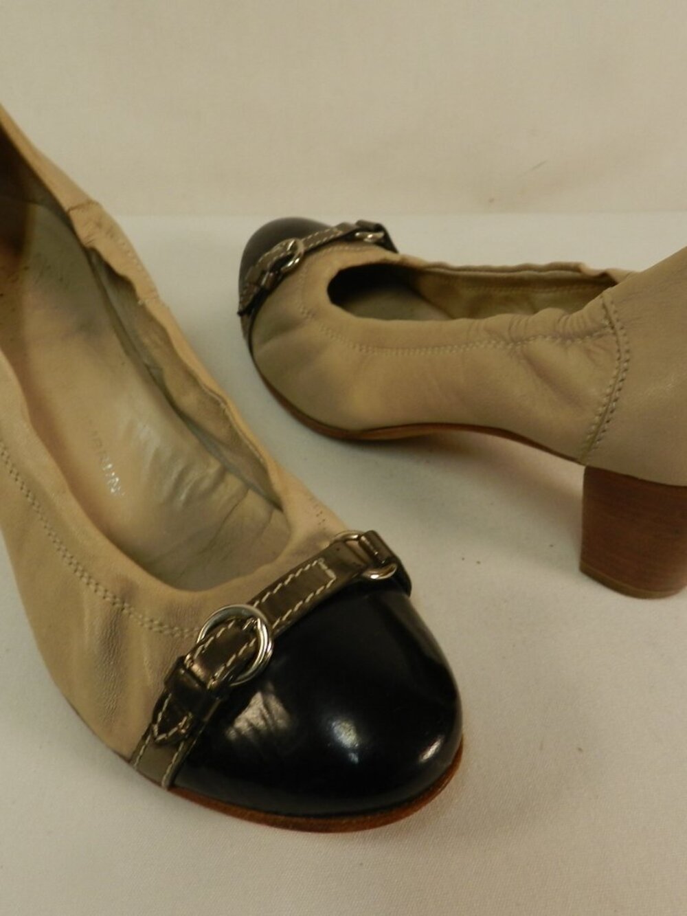 AGL Attilio Giusti Lemobruni Pumps Heels beige black cap toe Italy 38.5 US 8.5